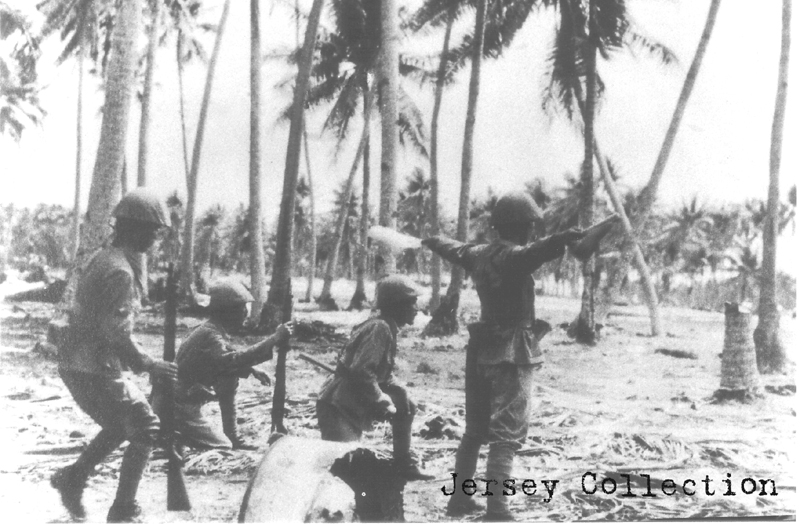 Tokubetsu Rikusentai (TN: Special Naval Landing Troops) conducting signal exercises on Betio